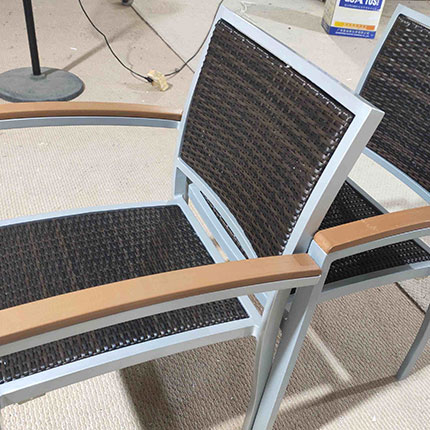 Este cliente es un fabricante de sillas para exteriores de Estados Unidos. Su fábrica fabrica todo tipo de sillas de ratán desde hace más de 15 años.