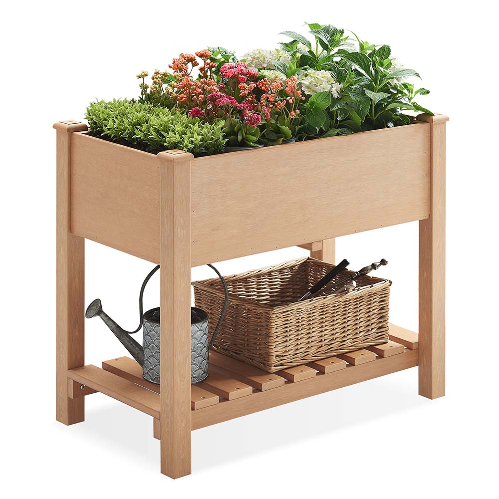 Maceta de plástico y madera