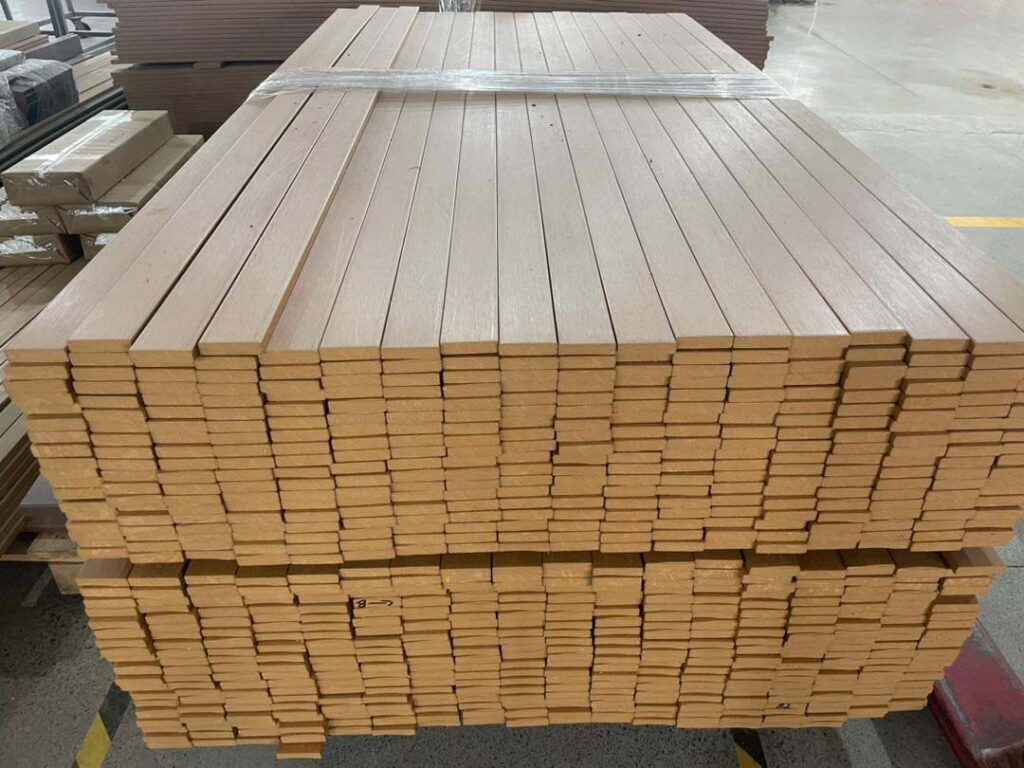 Listones WPC de PE/PS para muebles de exterior, material compuesto fabricado en fábrica listo para ensamblar