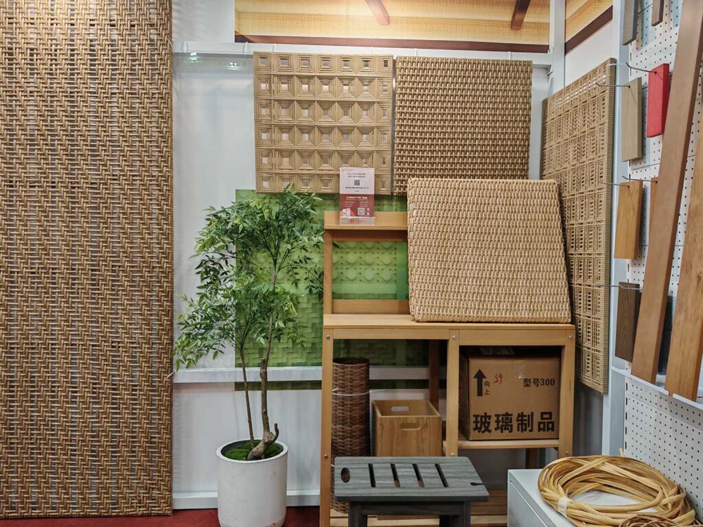 Feria de Canton ratan sintetico y madera plastica 4